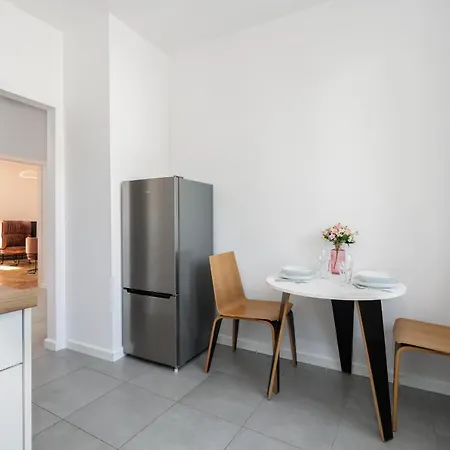 아파트 Rycerska With Parking By Renters