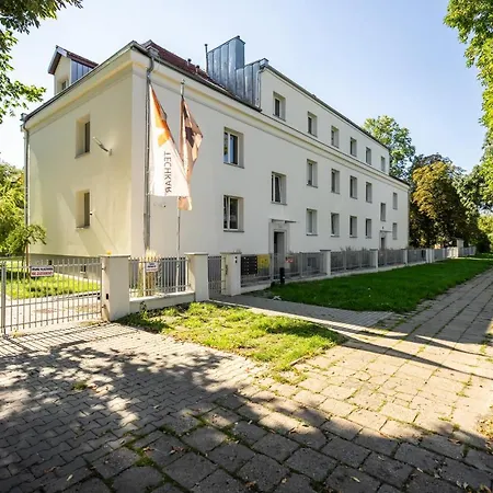 Rycerska With Parking By Renters Poznan