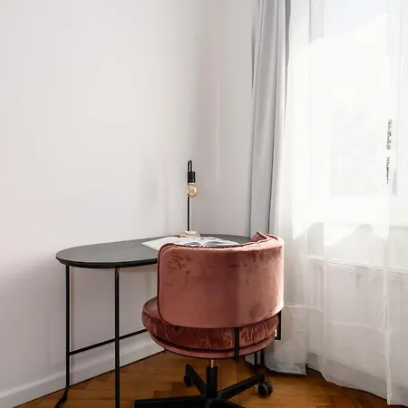 Rycerska With Parking By Renters Poznań