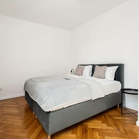 Apartment Rycerska With Parking By Renters Poznan
