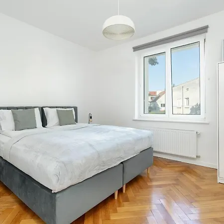 Rycerska With Parking By Renters *