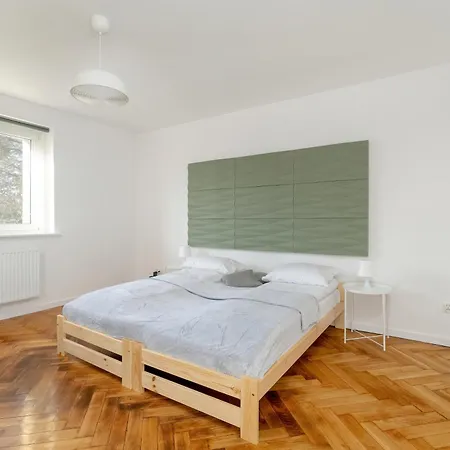 Rycerska With Parking By Renters 포즈난