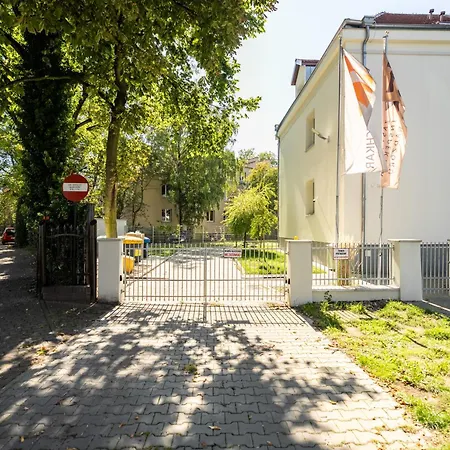 Rycerska With Parking By Renters * Poznan