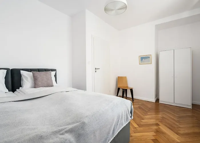 公寓 Rycerska With Parking By Renters